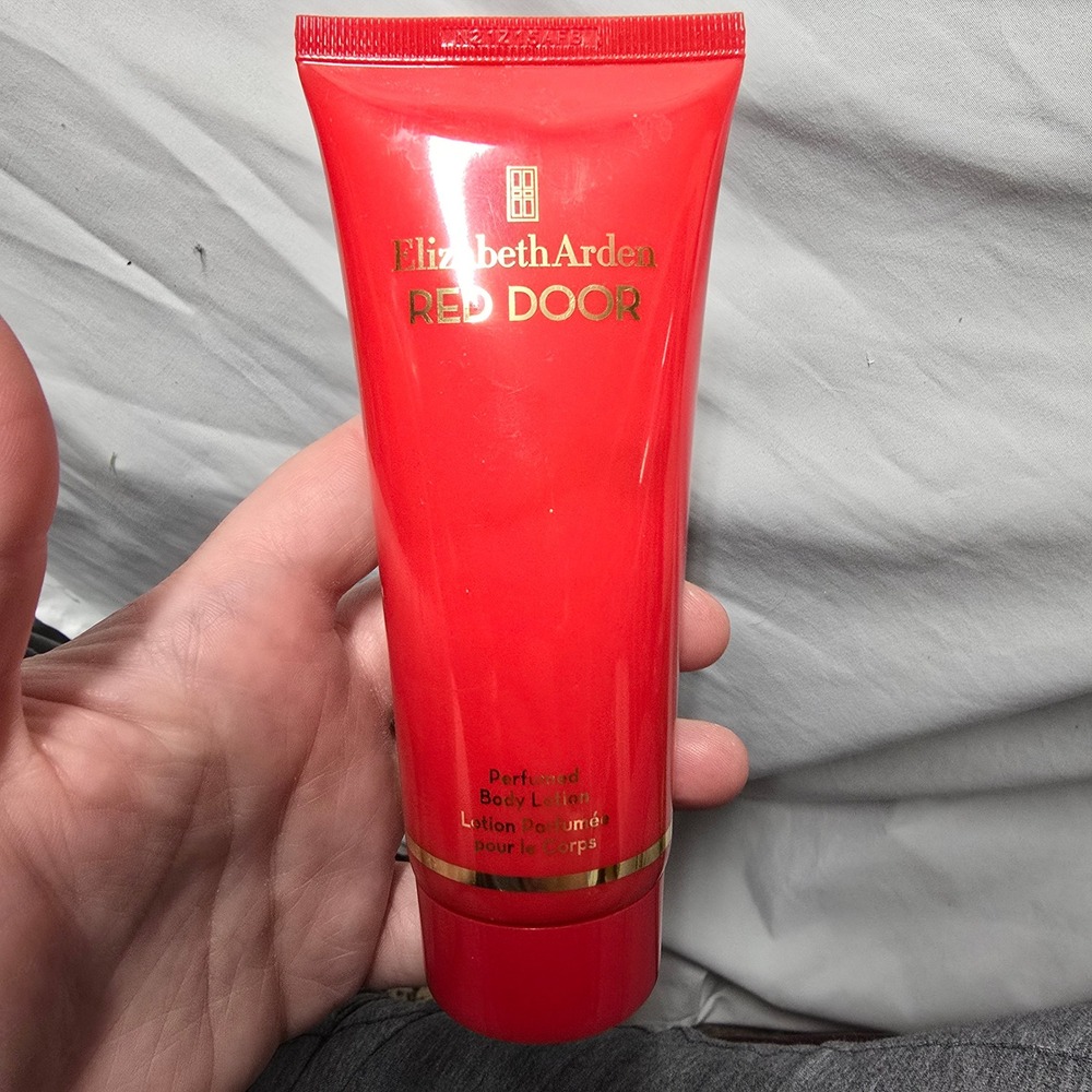 Elizabeth Arden Red Door Perfumed Body Lotion 3.3 fl oz 100ml Red Squeeze Tube